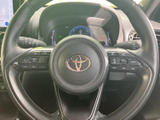 握りやすい形状で、運転操作をサポート。オーディオや通話機能も操作可能で、快適なドライブを演出します。質感にもこだわりました。