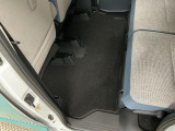 しっかりと汚れ、砂ぼこりを落とし足元まで清潔な車内空間を作り上げております♪