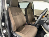 居心地の良い運転席、長く座ってられるリラックスできるデザインがいいですね。