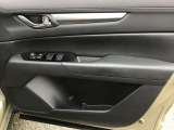 運転席のドアトリムとパワーウィンドウスイッチです。