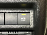 【オートマチックハイビーム】フロントガラス上部に設置されたカメラセンサーにより前方車両のランプや街路灯などの明るさを判定、自動的にハイビームとロービームを切替。