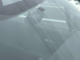 最近では付いてる車も多くなってきました。中古車ではまだまだ付いていればラッキーなドライブレコーダーです♪