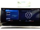 クルマの頭脳ともいえる、管理システム、iDrive。ナビだけではなく、オーディオ操作や車両情報の表示などをコントロールできます。便利さと安全性の向上にも繋がっています。