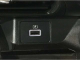 携帯電話の充電に最適なUSBポートを装備しています!