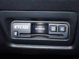 デザインスッキリのビルトイン『ETC』!高速道路の特典はもちろん、キャッシュレスなので料金所では徐行するだけで通過可能です!