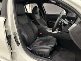 スポーツシートはサポートも良く長時間運転しても疲れません。