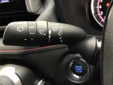ワイパースイッチです。「INT」では間欠ワイパーの作動時間間隔を変更できます。リヤワイパーも操作できます。