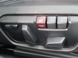 【メモリー機能付きパワーシート】運転手が代わってもボタン一つで設定ポジションに。常にご自身のドライブ設定が整います。
