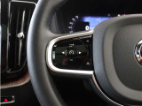 前方車を自動追従するアダプティブクルーズコントロールに加え、ステアリング操舵も行う進化型クルーズ『パイロットアシスト』を搭載。車体を車線内へと適正に維持しつつ先行車を忠実に追従します。