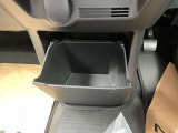 スイング式ロアボックス収納