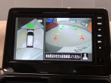 前後左右4つのカメラで、上から見たような映像をお届け、駐車時も安心、アラウンドビューモニター付(肉眼では確認し辛い左前の映像に切り替えることも可能です)。