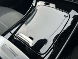 メルセデス・ベンツの定める厳しい基準をクリアしたお車のみをご案内させて頂きます。納車前整備はメーカー規定に基づき100項目以上にも及ぶ点検を熟練のメカニックによって行いご納車させて頂きます。