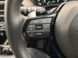 ステアリングにオーディオ操作スイッチが付いています。オーディオ画面に直接タッチしなくても操作が出来ますので、運転に集中できます。