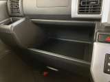 品質には自信があります!ハッピーの品質・キレイなお車をお届けさせていただきたい!そんな気持ちでキレイに仕上げております。フロアマットなどの清掃はもちろん、シート下なども徹底的に清掃しております。