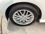 足元が引き立つアルミホイールです。車全体のイメージがアップします。