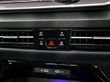 2ゾーンフルオートエアコン。運転席/助手席独立調整可能