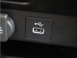 ◆USB入力端子◆USB接続、スマートフォンの充電等にも便利なUSBチャージャー使いやすい場所に装備されています。