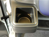 助手席ドリンクホルダーで室内スッキリ♪