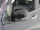 ◆ドアミラーウインカー◆ドアミラーにウインカーを装備しています。対向車に自身の進行方向を合図し安全に運転できます。