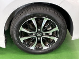 純正アルミホイールです。足元が引き立つので、車全体のイメージがアップしますよ!