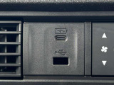 USBポート、チャージャーユニットです。