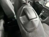 運転席を倒して後部座席に乗り降りできます♪
