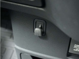 ◆コンビ二フック◆ちょっとした買い物の袋を吊り下げたり、ゴミ袋を吊り下げられるコンビニフックがあり車内を転がらず便利です!
