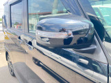 ウィンカー内蔵のドアミラー。対向車からの視認性の向上につながり、安全面がUPします。
