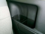 後席にもシート横にドリンクホルダーがあり便利です。