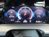 《デジタルメーター》 各種車両情報をワンタッチで切り替えられる仕様となっています。