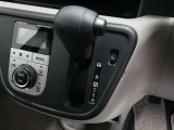 扱いやすいシフトノブです。