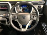 インテリアに合わせたデザインのステアリングは、運転される方のことも考え、運転しやすい形状、大きさです。是非一度、実際に触ってお確かめください。