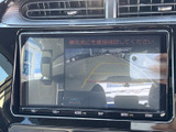 高画質モニターで、様々な映像コンテンツを鮮明に楽しめます。後退時や車庫入れ時の安全確認にも役立ちます。