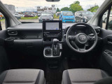 インパネ廻りと運転席です!シンプルにスッキリとまとまっています。運転操作に迷いにくくなっておりとても運転しやすいです。