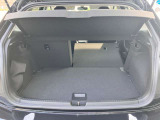 60:40分割可倒式リヤシート。荷物の大きさや形状に合わせて自在にアレンジできます。荷室拡張も自在です。