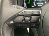 運転中、オーディオの操作をしてて、ハッとしたことはありませんか?ステアリングスイッチは、運転中でもハンドルでオーディオの操作が可能です。安全なドライブをサポートします。