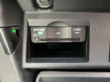 グローボックス内にETCが装備されています。外からは見えませんでのカードを入れたままでも安心です。