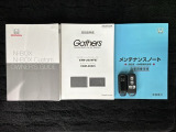 スマートキーは鍵をバッグに入れたままでもドアロックの開閉やエンジンのON・OFFができます。夜間や雨の日も鍵を探さなくて良いので便利です。