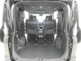 【シートアレンジ可能】ゆとりあるワイドな車内空間は、ドライブを始め買い物やレジャーなど、幅広く活躍します。一人でもみんなとでもお出かけを楽しみましょう!
