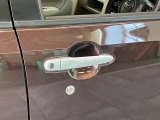 品質へのこだわり!フロアマットやシートなど車内をキレイに清掃し、ニオイや汚れなどを徹底的にクリーニングしてもらっております。室内はピカピカです☆