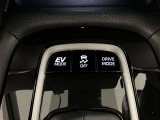 当社でご購入していただいた全ての車両はご納車前に、しっかり点検・整備してからのご納車になります。点検部位はエンジンオイル交換・ワイパーゴム・ブレーキ点検・調整・その他を確認の上ご納車致します。