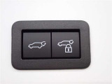 パワーバックドア装備!運転席からワンタッチで自由にバックドアを開閉。荷物を積み下ろしもラクチンです