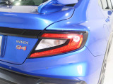 テールランプもコの字のデザインでボクサーエンジンのピストンをモチーフにしています。