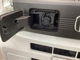 充電口は左右についているので、充電時の車の向きなども気になりませんね。