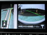ナビ画面にアラウンドビュ-モニタ-の映像を映し出しています。  狭い場所での車庫入れをサポ-トしてくれる便利アイテムです。