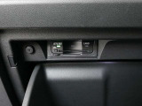 ETCユニットがグローブBOX内に収まっています。