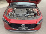 SKYACTIV-G搭載!爽快なパワーフィールと低中速の豊かなトルクによる実用域での扱い易さを是非体感して下さい!エンジンルーム内の清掃も行き届いております♪