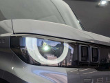 夜間や悪天候時の際も明るい視界を確保することが出来るLEDヘッドライト!