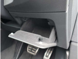 Audi正規ディーラーが高品質をお約束。高度な訓練・教育を受けたAudi専任メカニックが、100項目にもおよぶ精密な点検を実施いたします。すべてをクリアしたAudi車だけが、あなたのお手元に届けられるのです。