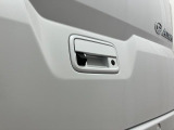 【バックカメラ】 対応モニターを装着することで、駐車時に車両後方の様子を見ることができます。